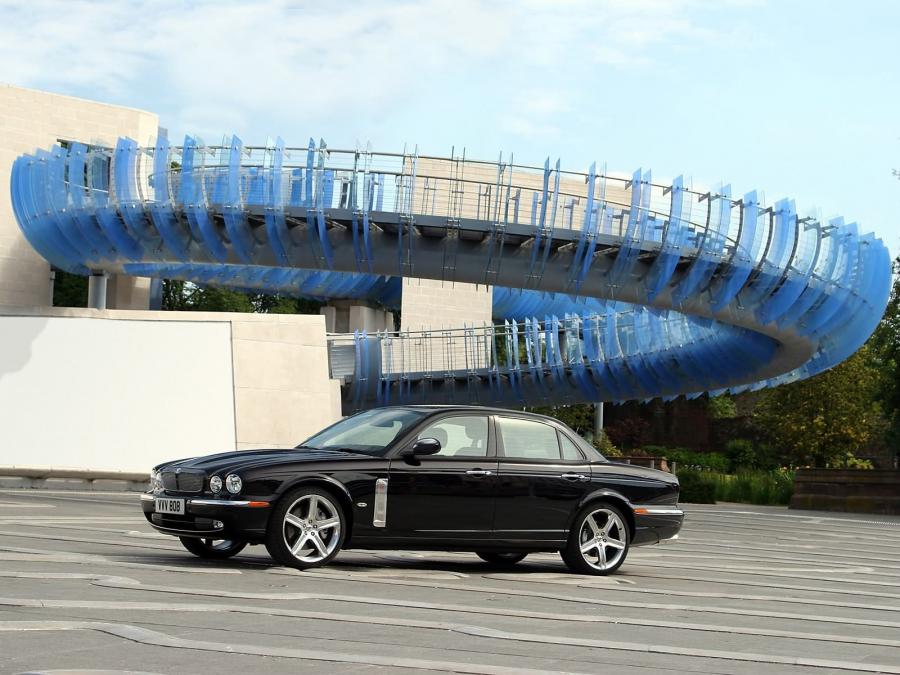  Jaguar XJR Portfolio 2006 года  (UK) (фото 10 из 23)